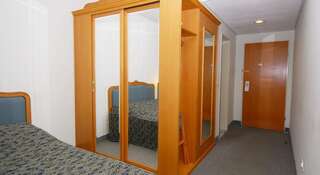 Гостиница Азимут Тобольск Улучшенный двухместный номер с 2 отдельными кроватями-1