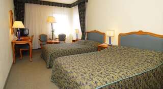 Гостиница Азимут Тобольск Улучшенный двухместный номер с 2 отдельными кроватями-2